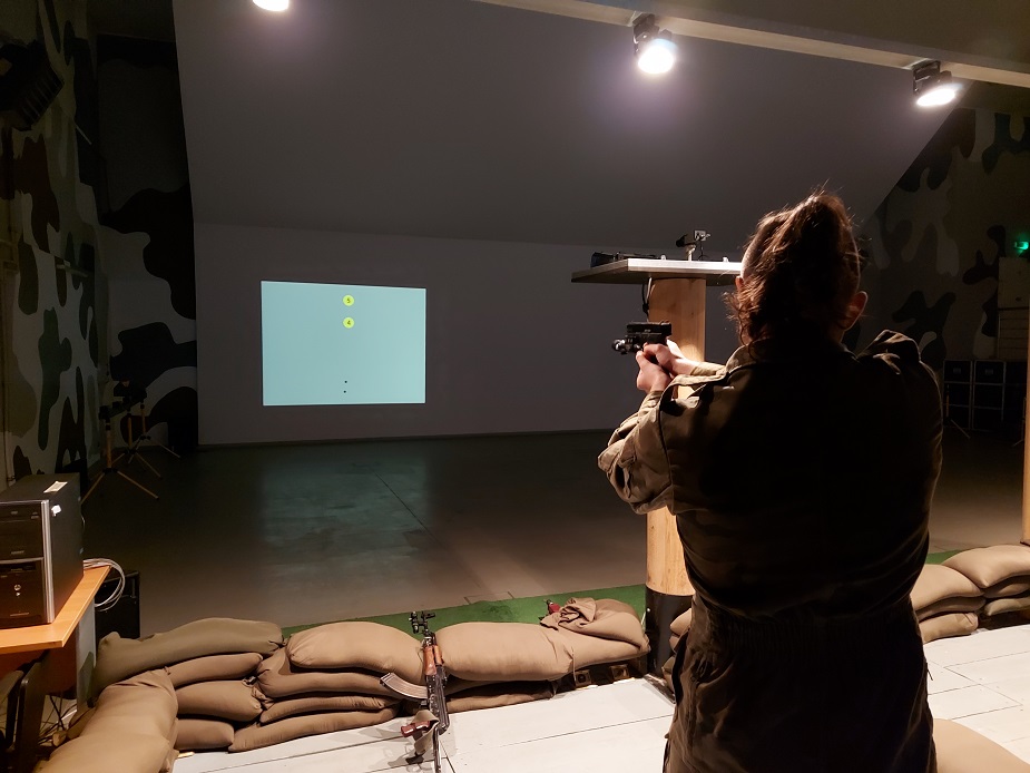 Szkolenie proobronne poznańskiej młodzieży u pancerniaków